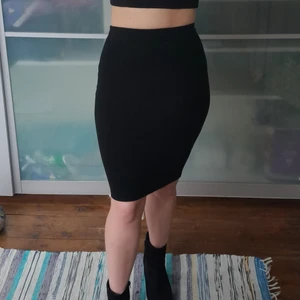 Svart kjol - Svart skit snyg kjol som tyvär blivit för liten för mig (s) 😞 