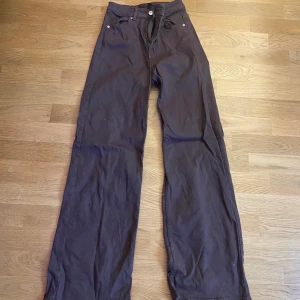 bruna jeans! - jättefina bruna jeans, i bra skick.  100kr+frakt!