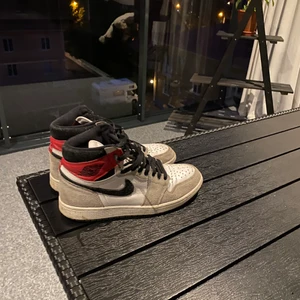 Smoke grey Jordan 1 - Jordan 1 smoke grey, priset är inte hugget i sten, boxen kommer med