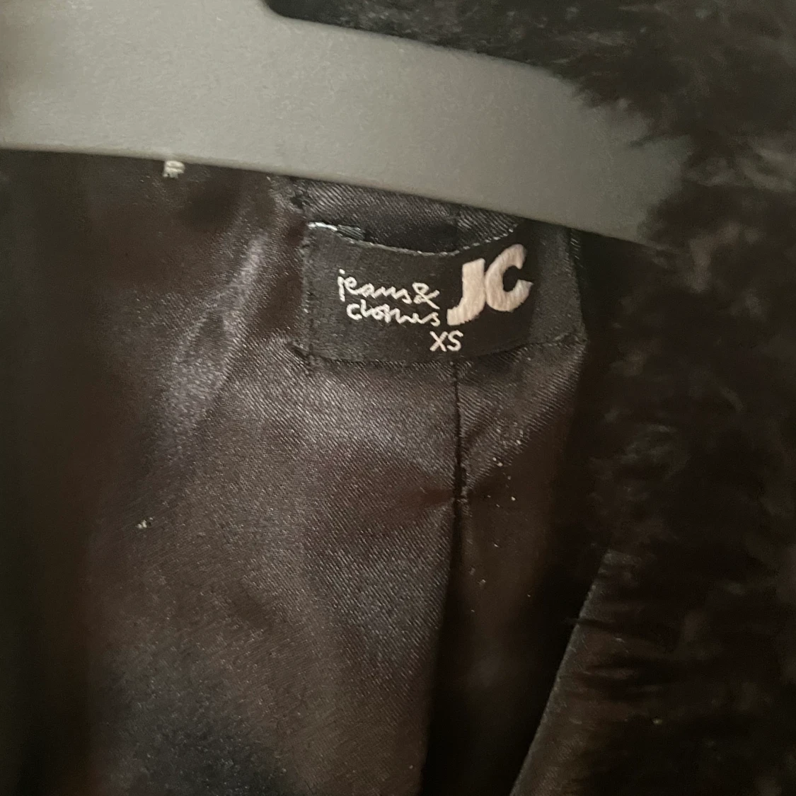 Svart pälsjacka  - 90