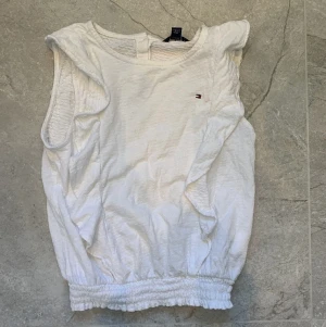 Super snygg tröja lite osäker på storleken men typ xxs  - Såå snygg