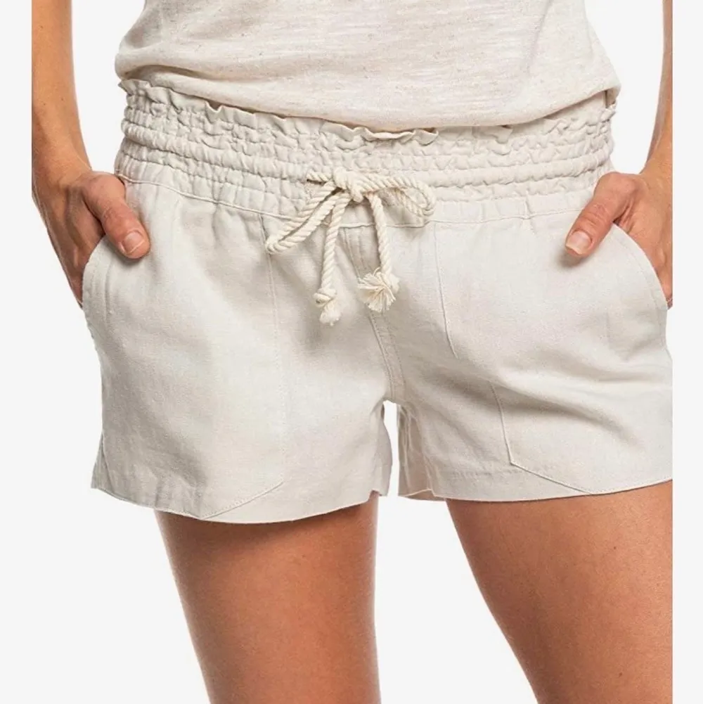 Superfina linne shorts från Roxy som jag tyvärr har tröttnat på💓. Shorts.