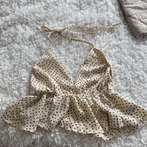 söt prickig topp - aldrig använd och bra kvalitet ❤️