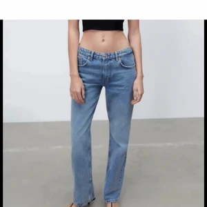Mid Rise jeans  - Mid raid jeans från zara, jättebra skick💕