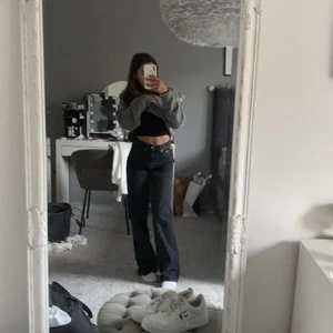 Stl xxs  - Byxor som aldrig använts, bra skick och inga fläckar eller någonting. Hör av dig om intresse.  Förstora för mig som är 157 lång.  