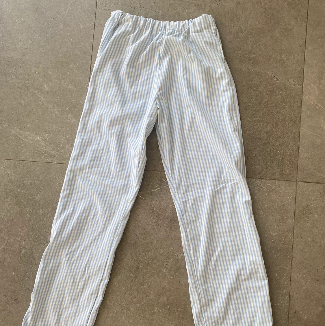 randiga pyamasbyxor - 90