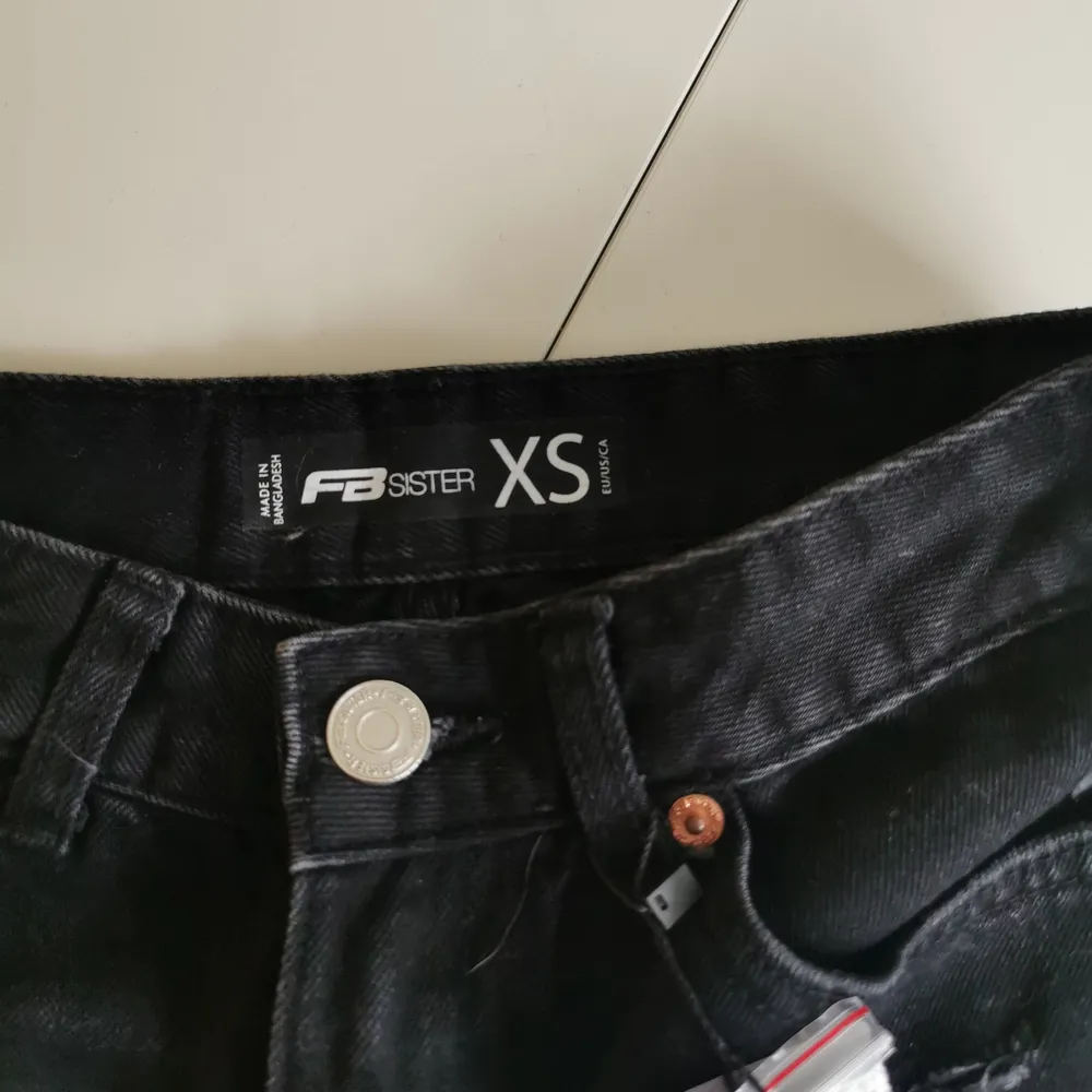Nya shorts från New Yorker, strl XS. 30kr + frakt 🖤. Shorts.
