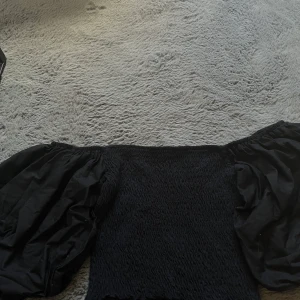 Svart top  - Oanvänd svart topp