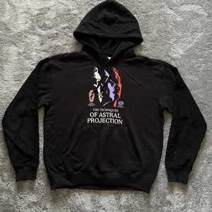 Svart hoodie storlek M - Använd en gång pågrund av fel storlek. Skicka meddelande för intresse!