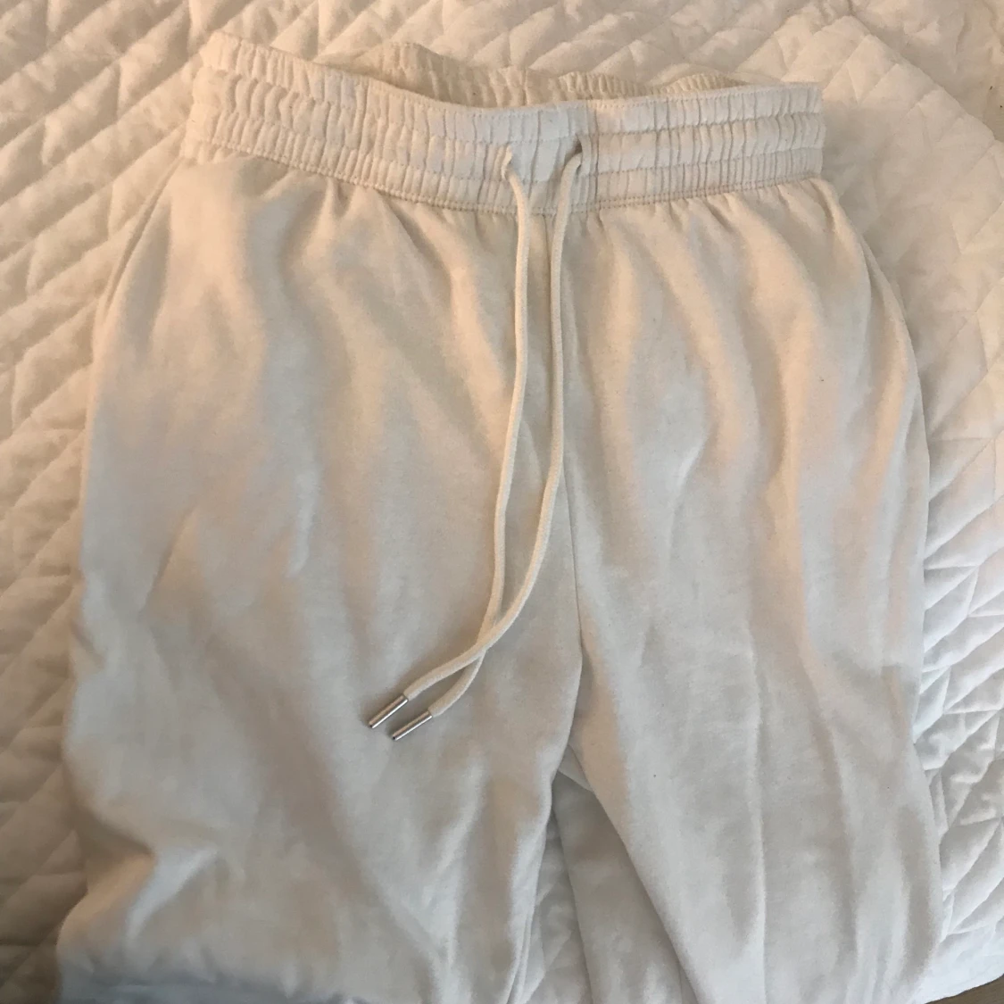 Vita mjukisbyxor h&m