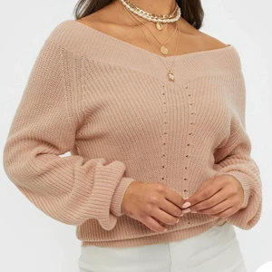 Nelly stickad tröja - Knappt använd. Säljes då den inte kommer till användning. Kan skicka fler bilder om så önskas 😊