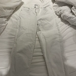 Jeans  - Vita jeans från Gina kom aldrig till någon användning köptes för 599kr
