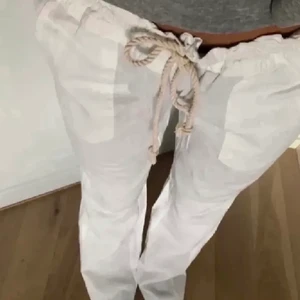 Roxy linnebyxor  - Säljer dessa as snygga linnebyxor!!😇😇Jag skulle säga att dom är mer i S än M. Skriv för frågor eller funderingar💗💗Skickar spårbart med postnord!!