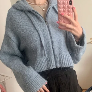 NY ZARA KOFTA - Säljer denna sjukt snygga kofta från Zara som är oanvänd och har lappar kvar! 🌟