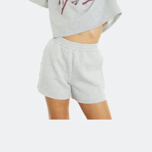 Sweatshorts - Gråa sköna mjukisshorts från Bikbok. Bra skick. Säljer då dom ej används! Storlek S. Betalning via swish💕