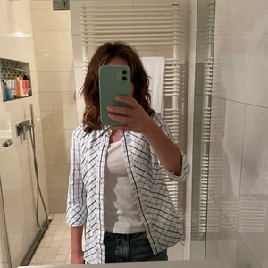 🌟Två vintage sjortor🌟 - 🌸Två vintage sjortor i fint skick 🌸 (💖 inga hål eller fläckar💖)   Frakt ingår inte i priset 