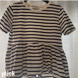 Zara topp - Använd 1 gång men kände inte mig bekväm i den så det är därför jag säljer den! Kan fraktas! Lånad bild!💕😊