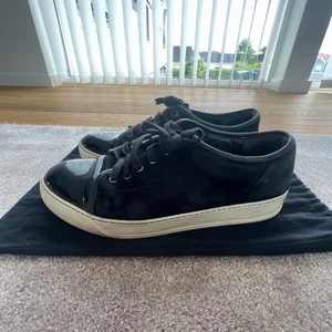 Lanvin skor - Svarta lanvin skor med svart captoe. Fint skick. Passar 43/44