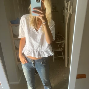 blus/t-shirt - jättefin tröja som endast är använd någon enstaka gång! 