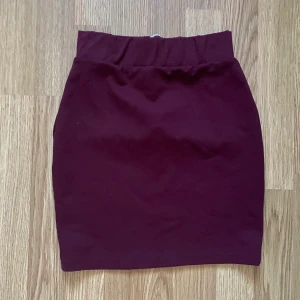 maroon kjol  - xs / s