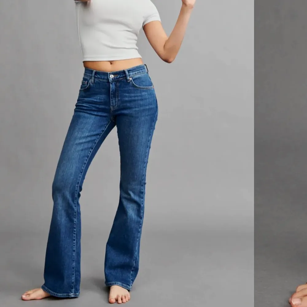 Säljer dessa Jeans från ginatricot, aldrig använda, bara prövade men råka dra av lappen lite hastigt sedan ångra jag mig! Nypris 500kr,  säljer för 300 + frakt! Men är öppen för prisförslag! . Jeans & Byxor.