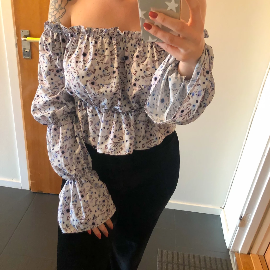 Blommig offshoulder-topp - 90