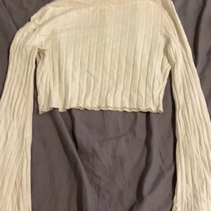 Vanilj vit tröja storlek s - En vanilj vit tröja aldrig använd. Köparen står för frakt 30+frakt 