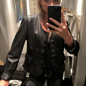Läderjacka Vintage Jofama - Läderjacka perfekt för hösten! Vintage! Från märket Jofama. Äkta läder. Nypris ca 2000. Mitt pris 700kr.