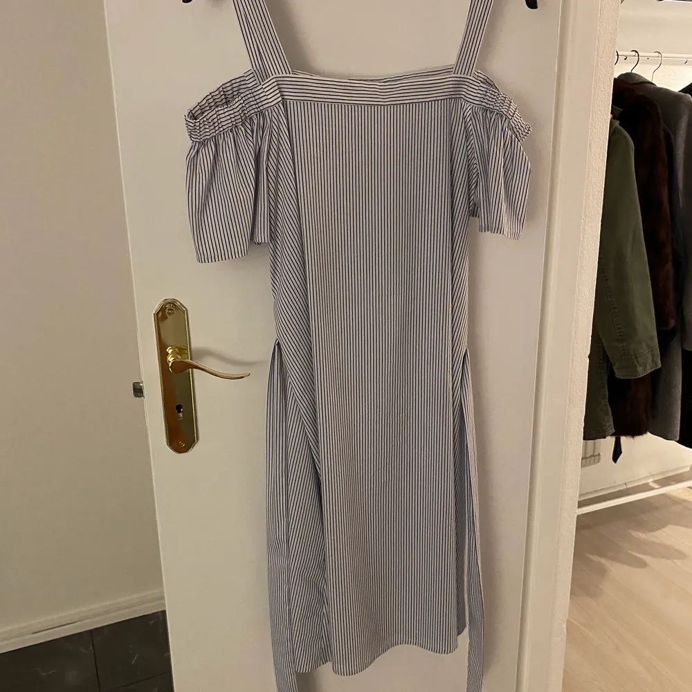 Säljer en klänning från Esprit stl. 38 från 2019. . Klänningar.