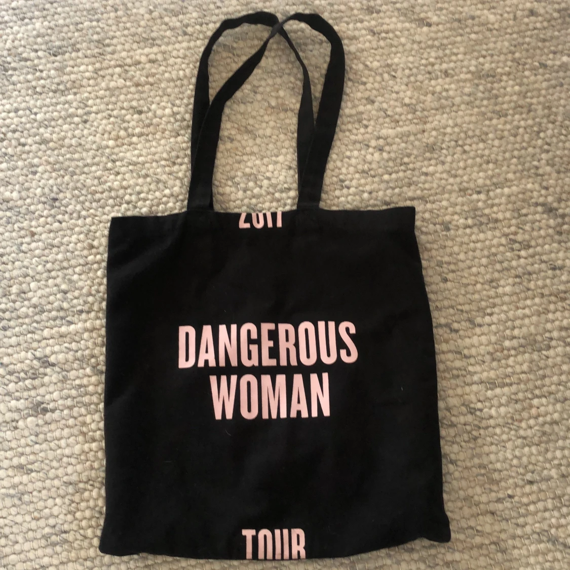 Ariana grande väska 