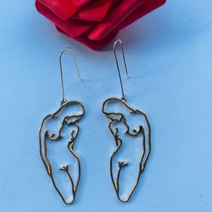 Woman konstörhängen 🌼 - Fri frakt 🌼