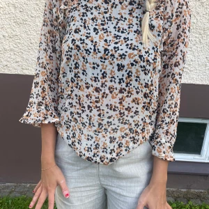 Blus - Knappt använd 