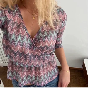 Finaste blusen - Säljer denna otroligt fina blus från Bikbok som inte säljs längre i butik! 