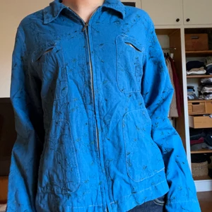 broderad blå höst- och vårjacka - wow!!! finaste. så unik