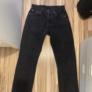 Superfina Levis jeans i modellen 501, väldigt bra skick. Köparen står för frakten 💗