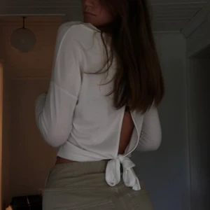 Fin tröja från Lindex - Snygg tröja med knyt i ryggen!