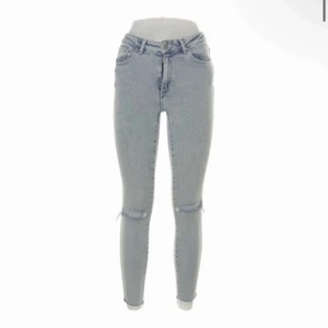 Ljusblå jeans i XS - Jeans är köpta på zalando och är som nya💕