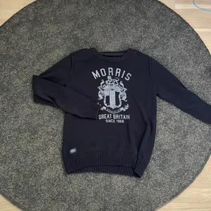 Morris Tjocktröja  - Tjocktröja från Morris Superbra skick knappt använd  Passar jättebra och är väldigt bekväm 