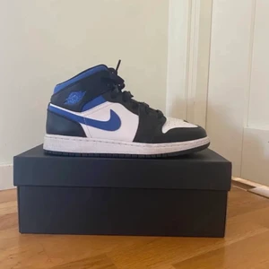 Jordans - Säljer dessa jordans för jag känner att dom inte kommer jättemycket till användning.