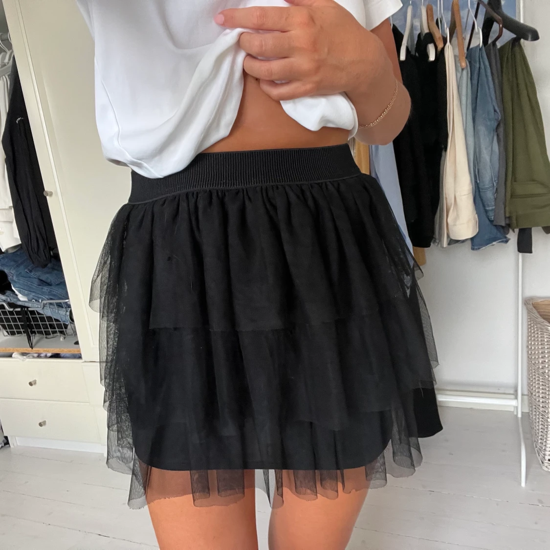 Svart puff-kjol