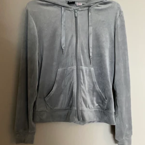 Mjukis hoodie - En super mysig tröja från Ginatricot i storlek S🤍 90kr+frakt