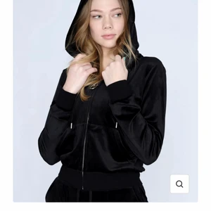 Juicy  - Säljer mitt jätte fina juicy sett ny pris 2300 säljer nu för 1500 både tröjan och byxorna är i xs 