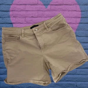 Beige byxor - Beige snygga shorts 