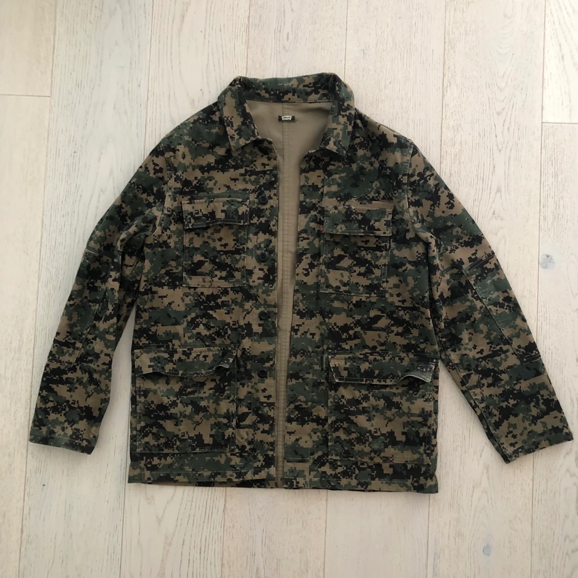 Levi’s camouflage stlk L