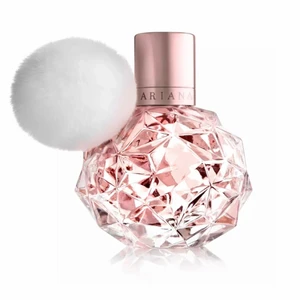 Ariana grande parfym Ari - Ariana grandes parfym Ari 100ml. Använd några gånger men den är fräsch och som ny! Orginalpris 500kr. Skickas säkert i bubbelplast, papper och kartong!
