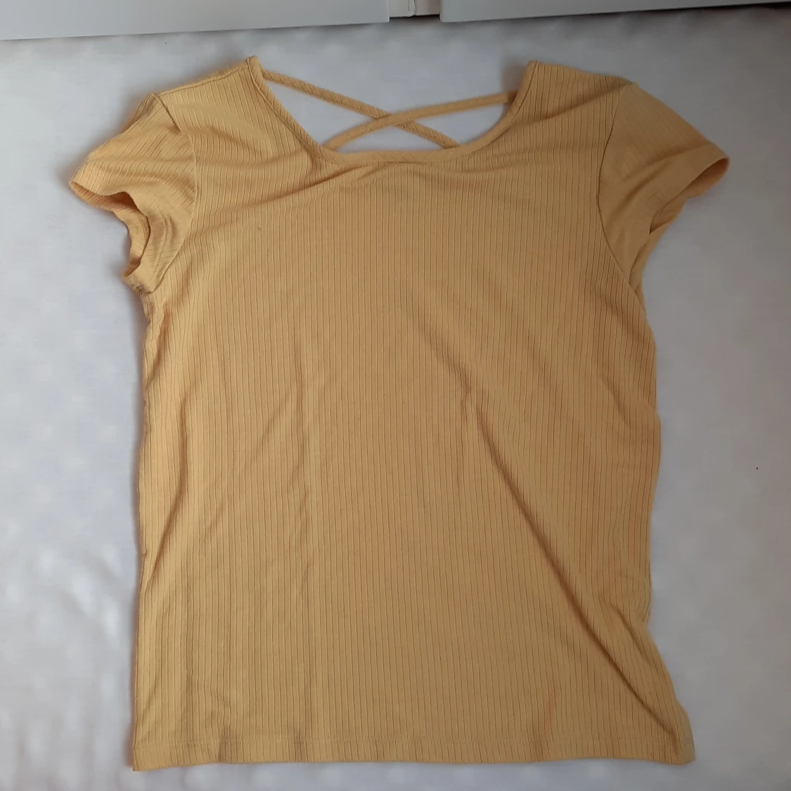 Gul T-shirt i st 158/164/XS