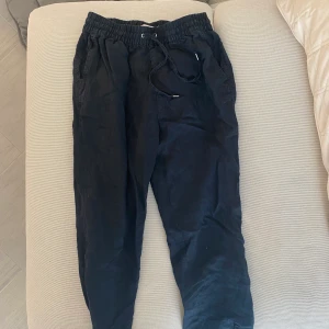 Linnebyxor - Marinblå linnebyxor från HM som har blivit för små för mig. Har använts några gånger, är i bra skick💞💞