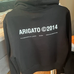 Axel Arigato hoodie  - Axel arigato London hoodie i nyskick, nypris 1600kr (oanvänd) Storlek xs passar till s också! Ej oseriösa köpare☺️