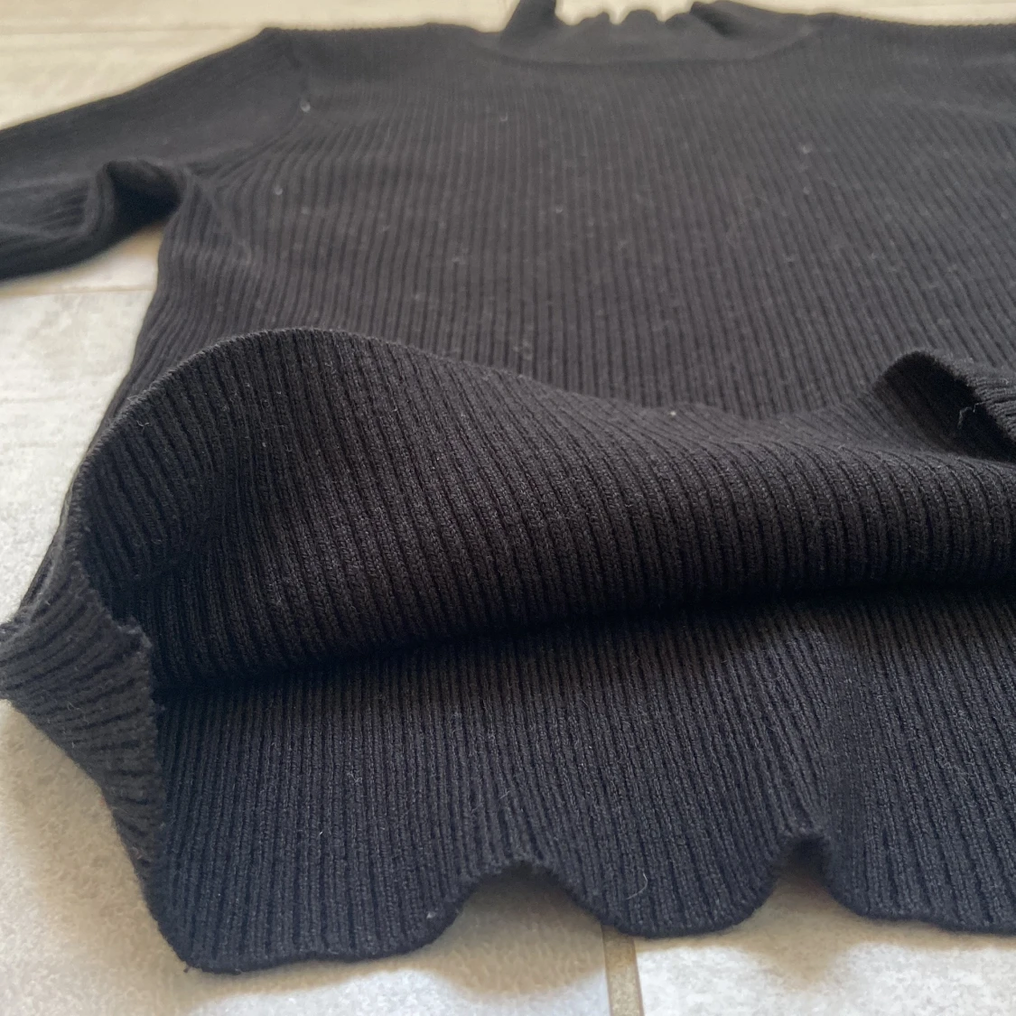 Svart tröja!! För bra pris  - 91