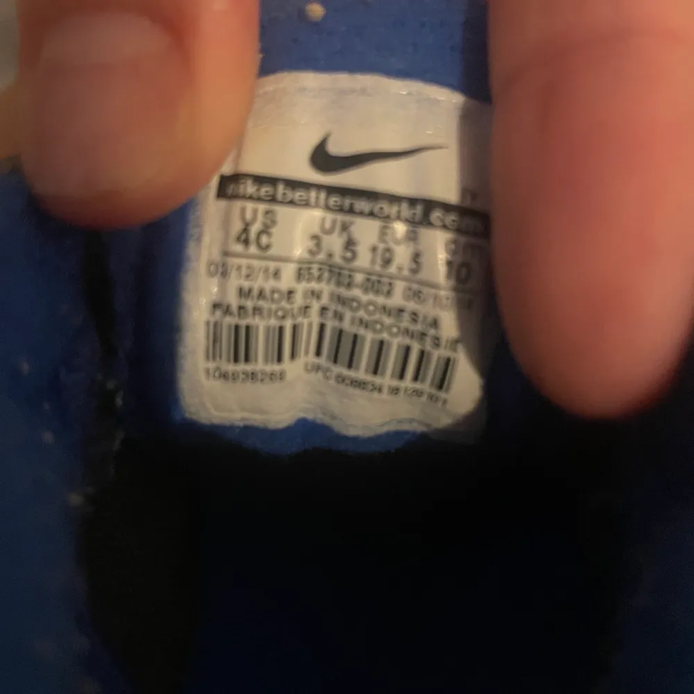 Nike skor barn storlek 19,5. Skor.